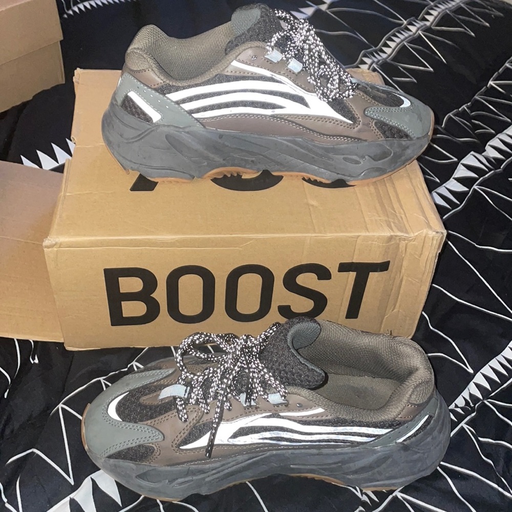700 boost Yeezy